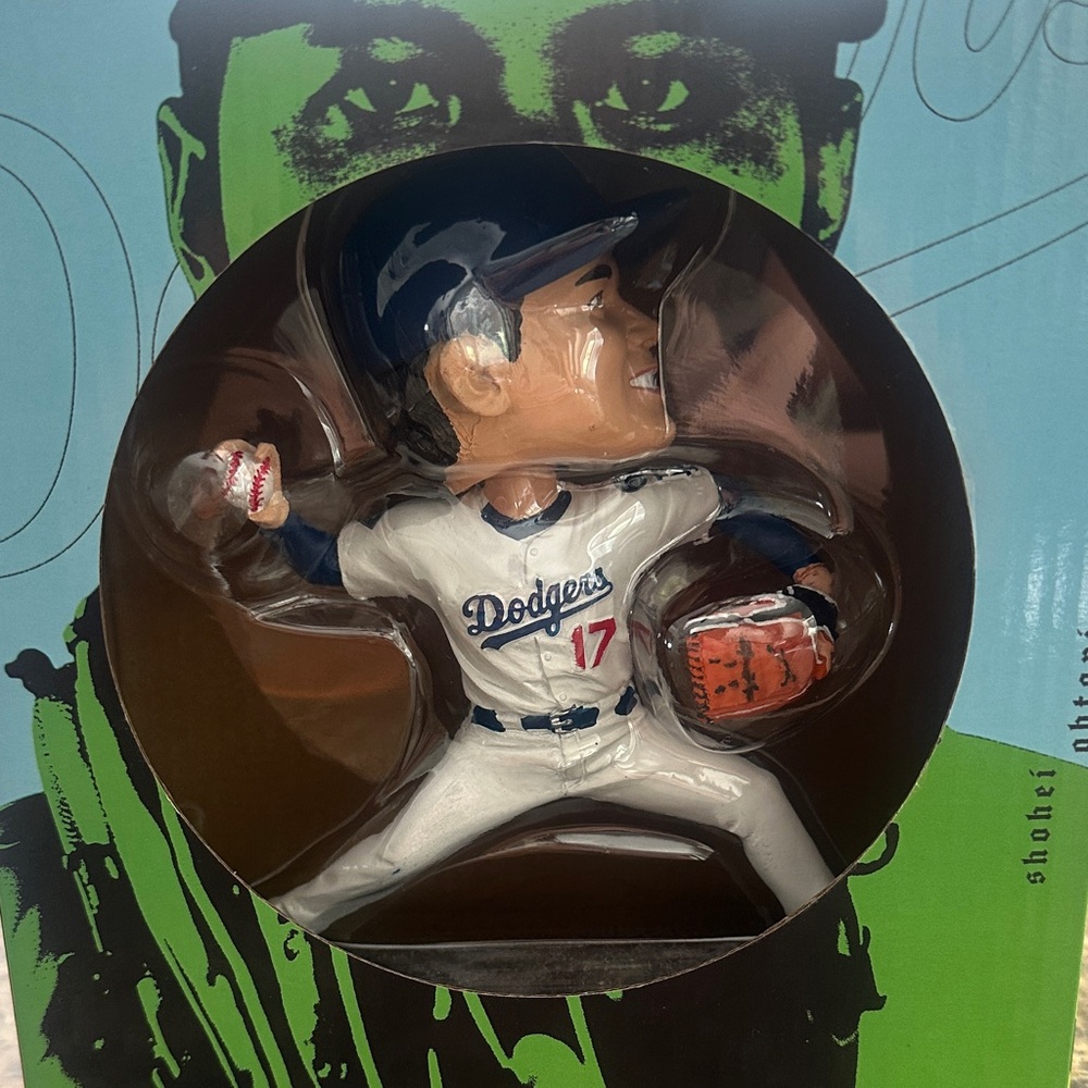 Shohei Ohtani pitching SGA NWT Bobblehead Figure 2025 (year of back to back WS)
